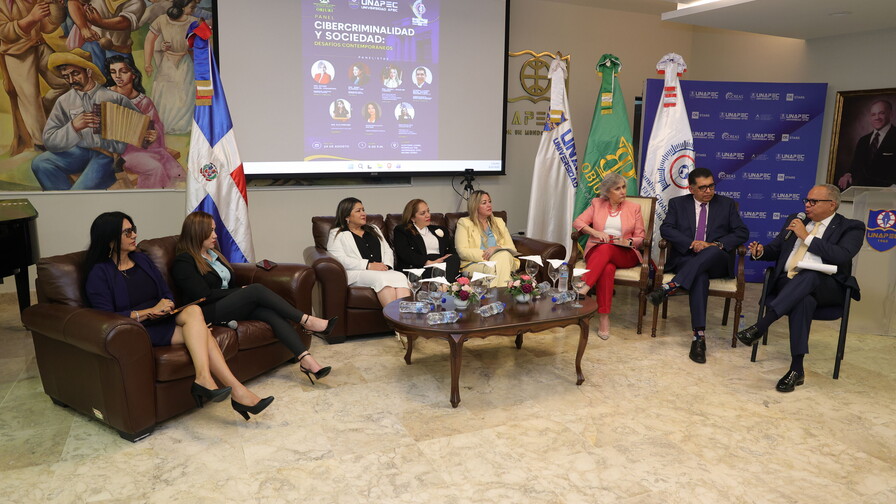 Unapec reúne a expertos nacionales e internacionales en panel sobre cibercriminalidad Unapec reúne a expertos nacionales e internacionales en panel sobre cibercriminalidad