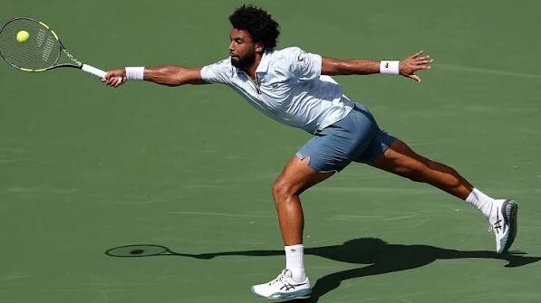 El franc&eacute;s Fils sucumbe en su debut en US Open ante Tsitsipas