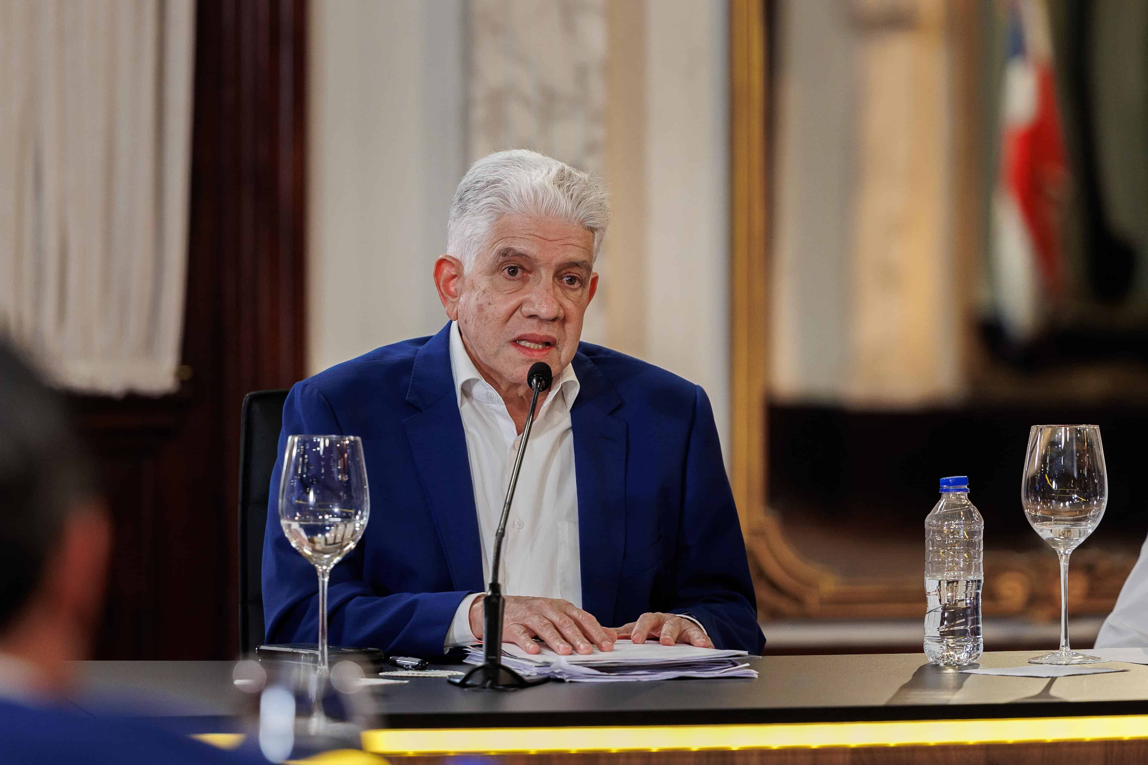 Eduardo Estrella ofrece declaraciones durante LA Agenda Semanal en el Palacio Nacional.