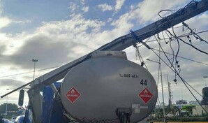 Accidente de tr&aacute;nsito afecta poste el&eacute;ctrico pr&oacute;ximo a la Plaza de la Bandera
