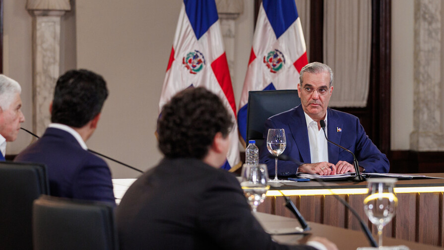 Abinader: "Ninguna sociedad se desarrolla con mano de obra barata" Abinader: "Ninguna sociedad se desarrolla con mano de obra barata"