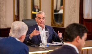 Abinader ante advertencia de constructores: "Ninguna sociedad se desarrolla con mano de obra barata"