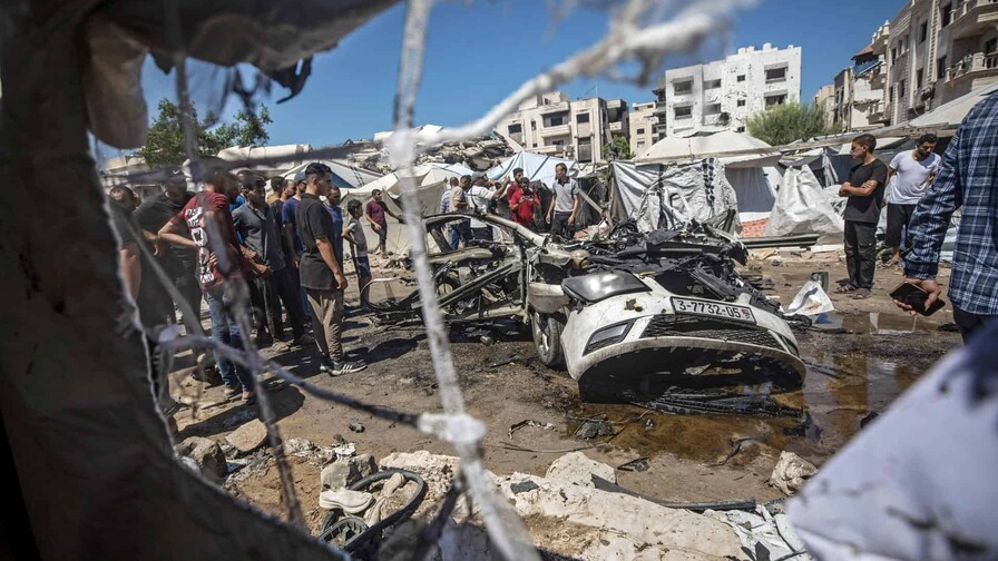 Al menos tres muertos en una decena de bombardeos israelíes en la ciudad de Gaza Al menos tres muertos en una decena de bombardeos israelíes en la ciudad de Gaza