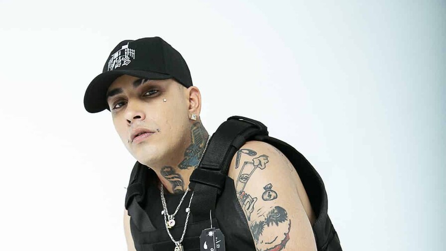 Callejero Fino declara tras ser imputado por portar ilegalmente un arma de guerra Callejero Fino declara tras ser imputado por portar ilegalmente un arma de guerra