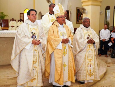 Conmemoran 25 años de sacerdocio de Marco Pérez y Secilio Espinal