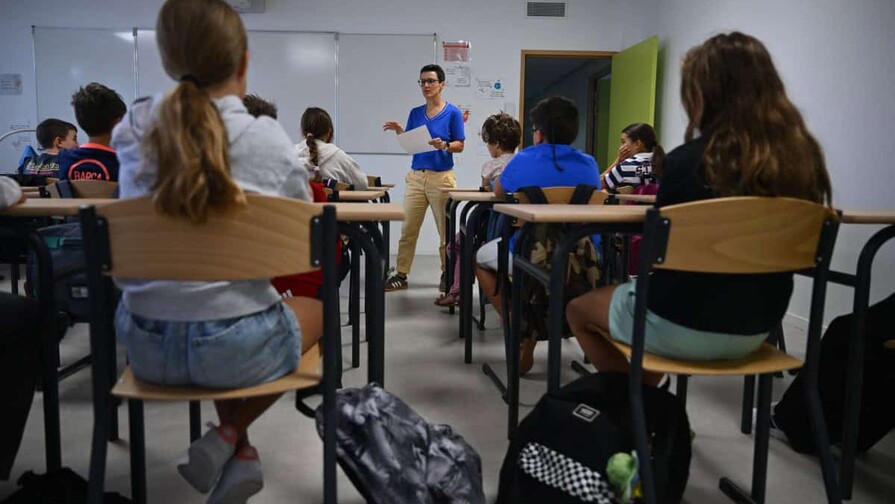 La difícil vuelta a clase en los liceos de Francia, sin celulares: Nos infantiliza La difícil vuelta a clase en los liceos de Francia, sin celulares: Nos infantiliza