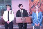 Reportan muerte de agresora y una víctima del doble apuñalamiento aleatorio en Times Square Reportan muerte de agresora y una víctima del doble apuñalamiento aleatorio en Times Square
