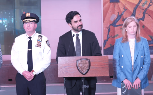 Reportan muerte de agresora y una v&iacute;ctima del doble apu&ntilde;alamiento aleatorio en Times Square