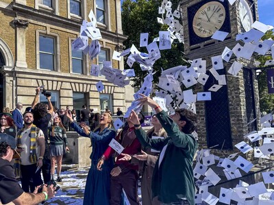Fans de Harry Potter celebran en Londres la vuelta a Hogwarts