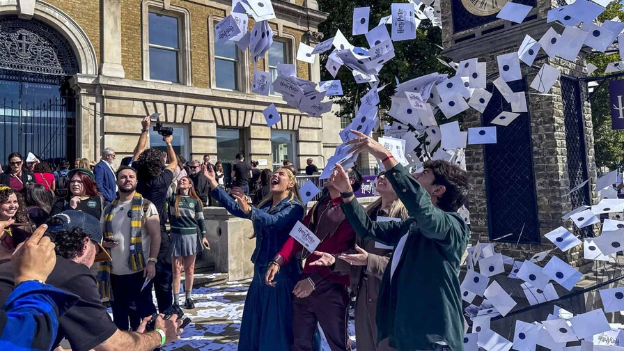 Fans de Harry Potter celebran en Londres la vuelta a Hogwarts antes de estreno de la serie Fans de Harry Potter celebran en Londres la vuelta a Hogwarts antes de estreno de la serie