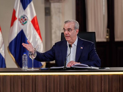El presidente se convierte en vocero, moderador y cuestionador