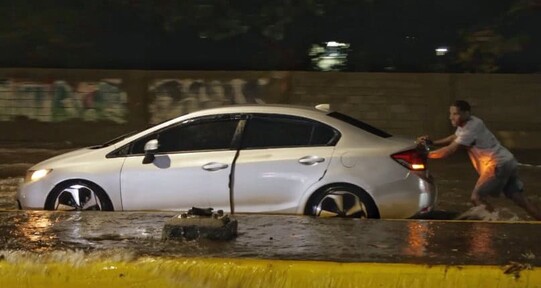 Lluvias generan inundaciones en calles y avenidas en el Distrito Nacional