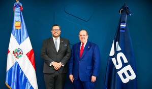 Ministro Mag&iacute;n D&iacute;az juramenta a Enmanuel Cede&ntilde;o como nuevo superintendente de Bancos