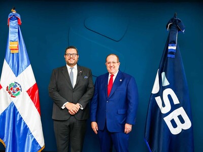 Juramentan a Enmanuel Cedeño como nuevo superintendente de Bancos