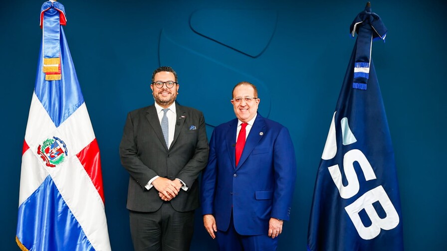 Ministro Magín Díaz juramenta a Enmanuel Cedeño como nuevo superintendente de Bancos Ministro Magín Díaz juramenta a Enmanuel Cedeño como nuevo superintendente de Bancos