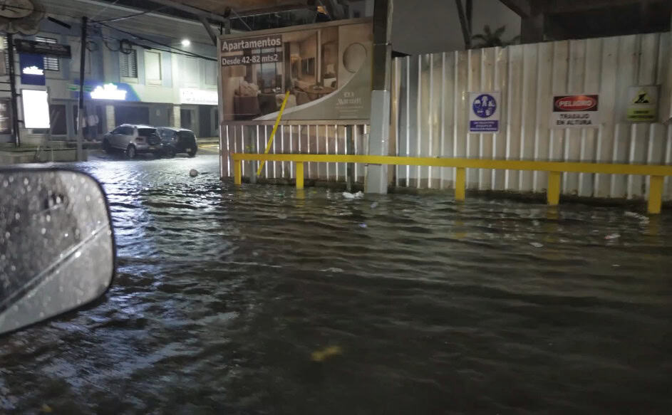 Muchas calles resultaron inundadas por las lluvias.