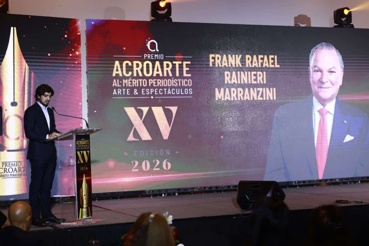 El empresario Frank Rainieri fue reconocido en la XV edición del Premio al Mérito de Acroarte.