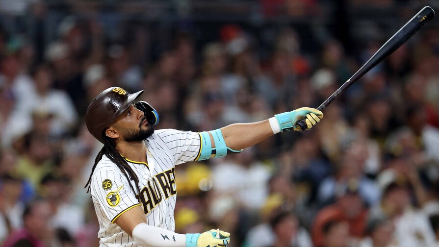 Fernando Tatis Jr. pega sus jonrones 18 y 19, en derrota ante los Rojos Fernando Tatis Jr. pega sus jonrones 18 y 19, en derrota ante los Rojos