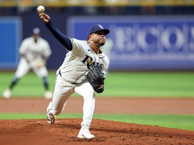 Freddy Peralta y los Rays frenan la clasificación de Filadelfia