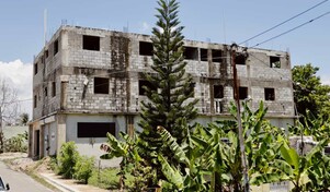 Vecinos sobre actividades en f&aacute;brica de alcohol: "Parec&iacute;a que mov&iacute;an materiales de construcci&oacute;n"