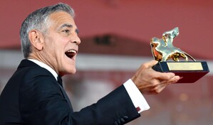 George Clooney, nost&aacute;lgico y revindicativo al recoger su Le&oacute;n de Oro en Venecia