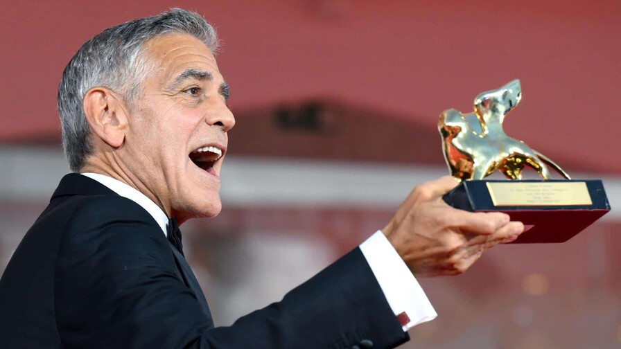 George Clooney, nostálgico y revindicativo al recoger su León de Oro en Venecia George Clooney, nostálgico y revindicativo al recoger su León de Oro en Venecia