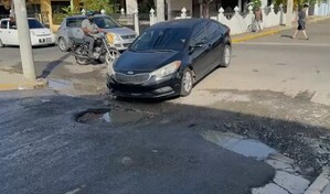 Mal estado de las calles afecta a residentes en sector de Santiago