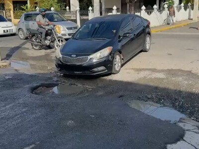 Mal estado de las calles afecta a residentes en El Embrujo III Santiago