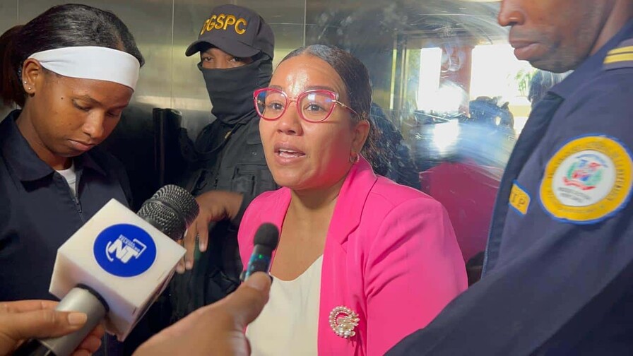 Mantienen prisión preventiva contra esposa de principal imputado en caso Oncológico del Cibao Mantienen prisión preventiva contra esposa de principal imputado en caso Oncológico del Cibao