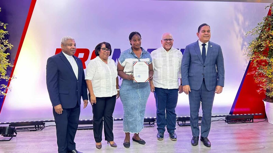 Promipyme entrega RD$72 millones en créditos a 372 emprendedores en Barahona Promipyme entrega RD$72 millones en créditos a 372 emprendedores en Barahona