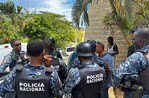 Protestas en localidad de Barahona por calles destruidas y un proyecto de agua inconcluso Protestas en localidad de Barahona por calles destruidas y un proyecto de agua inconcluso