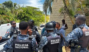 Protestas en localidad de Barahona por calles destruidas y un proyecto de agua inconcluso
