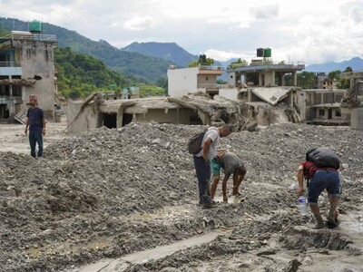 Se elevan a 1,225 los muertos por la riada masiva en Nepal