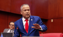 Queja de H&eacute;ctor Acosta: "Si el sem&aacute;foro funciona, &iquest;qu&eacute; hace un agente de Digesett creando tapones?