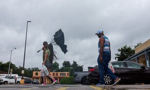 Tormenta tropical Isa&iacute;as amenaza la costa del Golfo de Estados Unidos