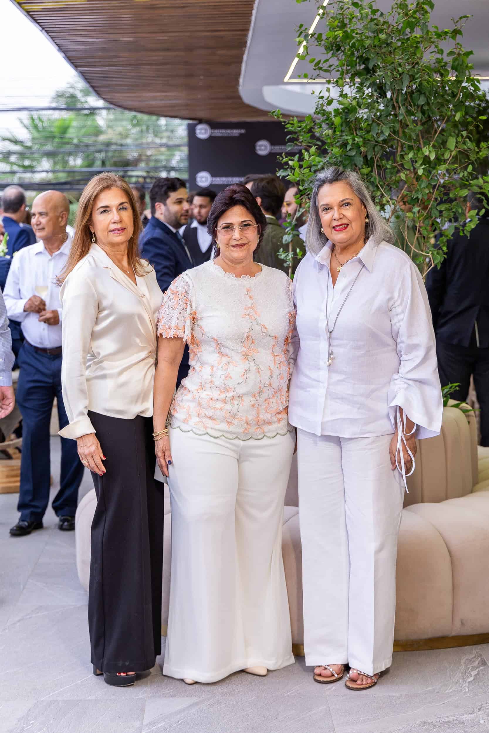 Roselyn Redondo, Lenina Redondo y Fina Rodriguez.