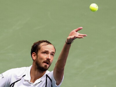 US Open: Medvedev y Pegula a paso firme