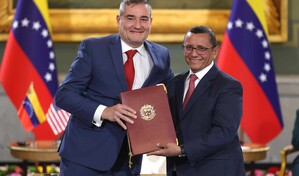 Venezuela firma acuerdos con Chevron y Eni en presencia del secretario de Energ&iacute;a de EE.UU.