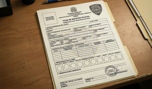 &iquest;C&oacute;mo sabe una persona si tiene una ficha policial?