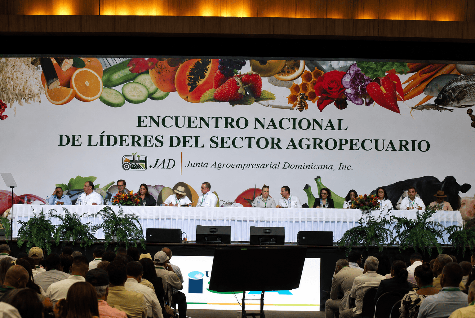 Mesa de honor en la apertura del XXVIII Encuentro de L&iacute;deres del Sector Agropecuario, el 2 de septiembre de 2026, en B&aacute;varo, Punta Cana.