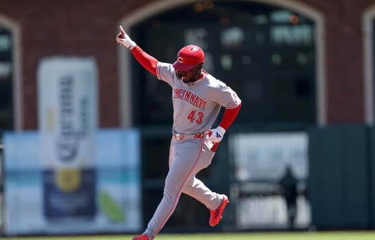 Los Reds reaccionan a tiempo y remontan a los Padres con jonrones de Brito, Rodr&iacute;guez y Bleday