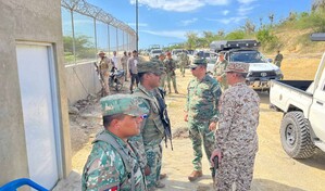 Comandante general del Ej&eacute;rcito recorre verja desde Manzanillo hasta Dajab&oacute;n