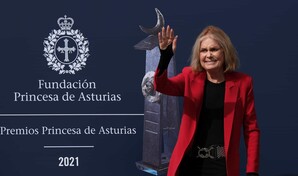 La escritora y activista Gloria Steinem muere en Nueva York