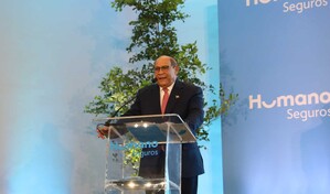 Santos Bad&iacute;a llama a empresas a financiar m&aacute;s becas para estudiantes