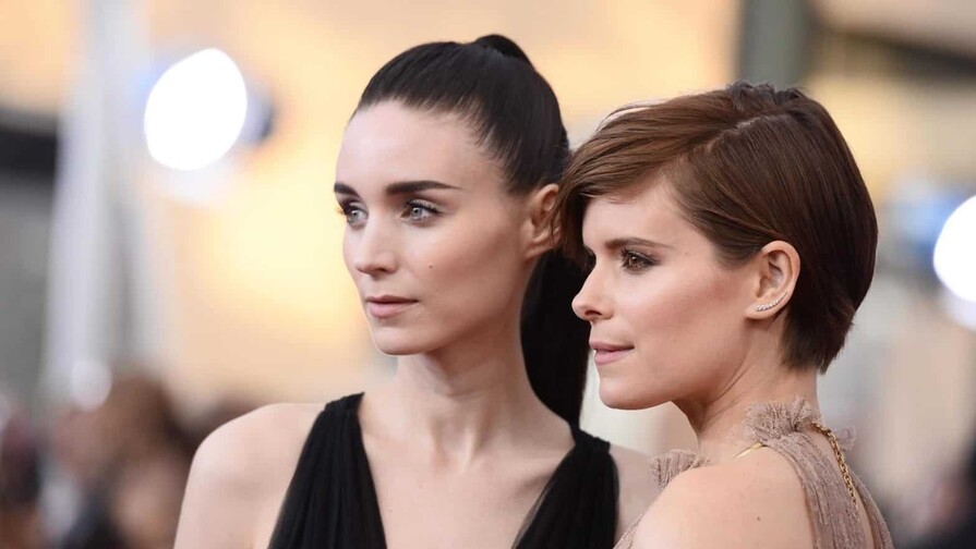 Juntas y al unísono: Kate y Rooney Mara sorprenden en Venecia como hermanas simbióticas Juntas y al unísono: Kate y Rooney Mara sorprenden en Venecia como hermanas simbióticas