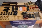 Apresan a ocho personas durante operativo; ocupan fusil, Glock, escopeta y 83 municiones