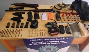 Apresan a ocho personas durante operativo; ocupan fusil, Glock, escopeta y 83 municiones