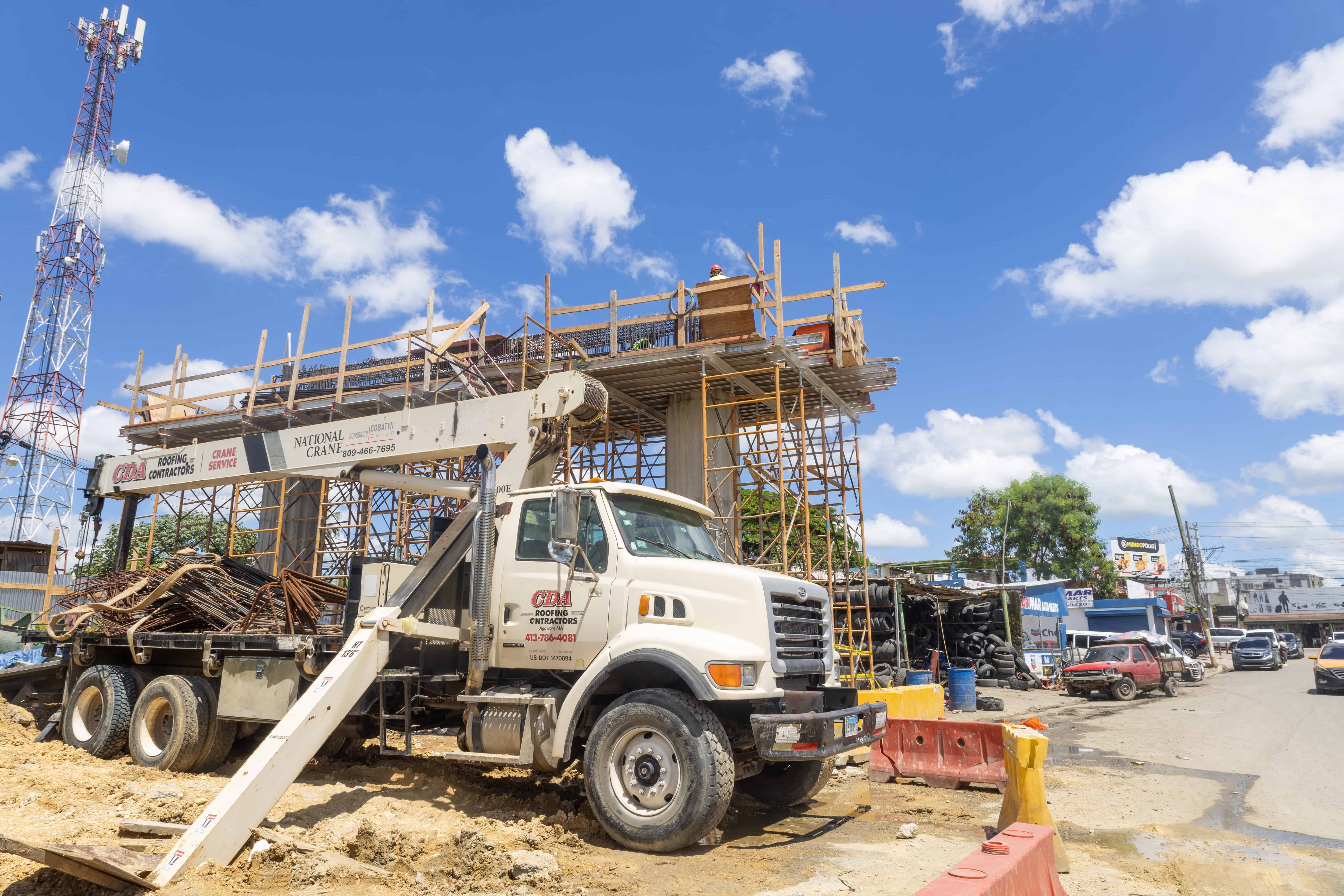 Laboes en una de las estaciones en construcción cerca de la Mamá Tingó.