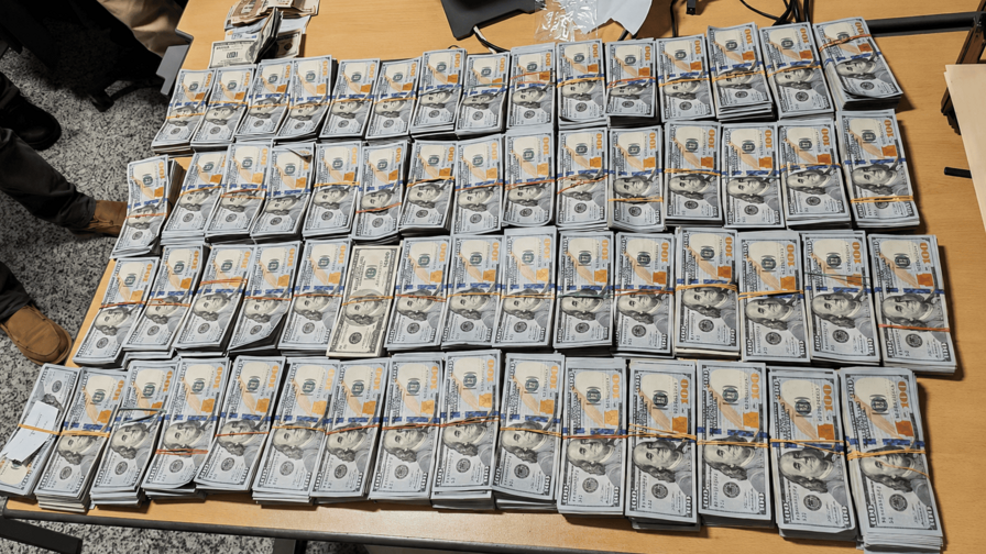 Aduanas decomisa más de US$600,000 no declarados en el AILA Aduanas decomisa más de US$600,000 no declarados en el AILA