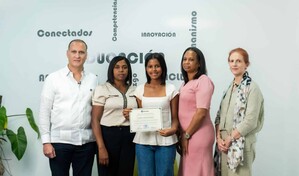 Empresa Dominicana de Cales entrega su primera Beca a la Excelencia